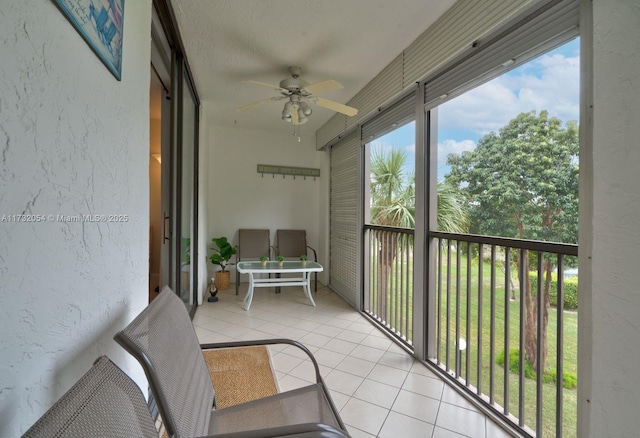 sunroom / solarium featuring ceiling fan