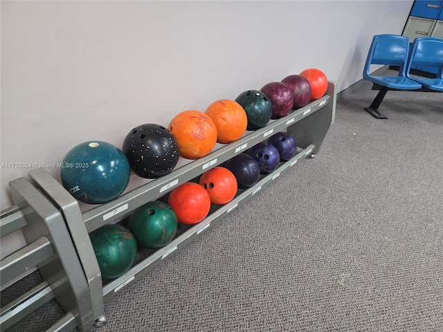 workout area with carpet flooring