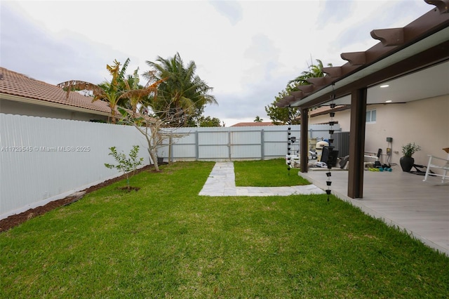 view of yard featuring a fenced backyard