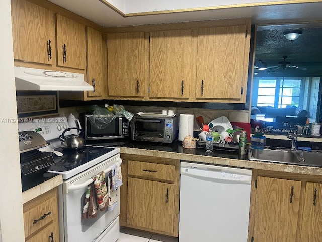 kitchen featuring ceiling fan, sink, light tile patterned floors, and white appliances