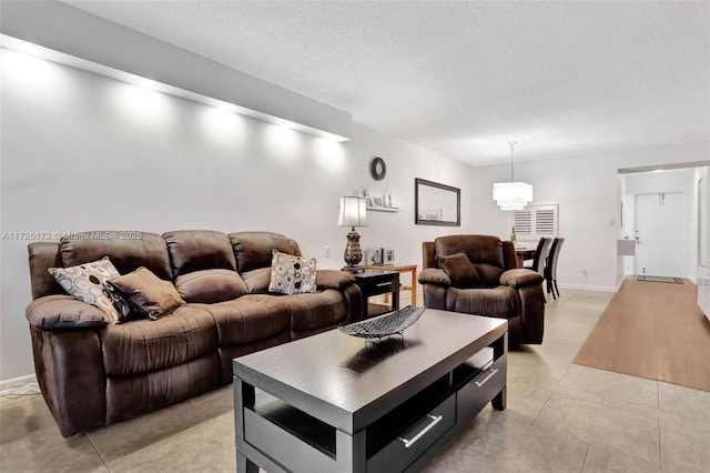 living room featuring a notable chandelier and a textured ceiling