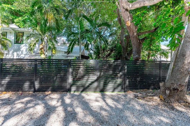 Listing photo 3 for 2869 Shipping Ave, Coconut Grove FL 33133