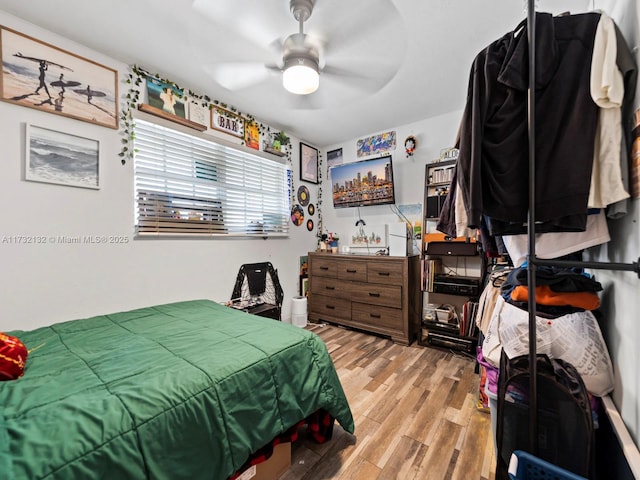 bedroom featuring light hardwood / wood-style floors and ceiling fan