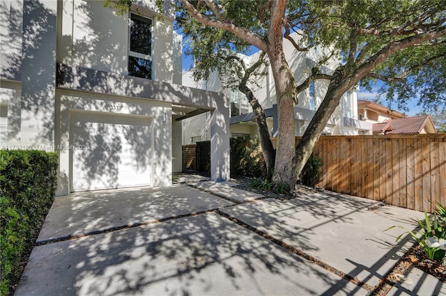 view of front facade featuring a garage