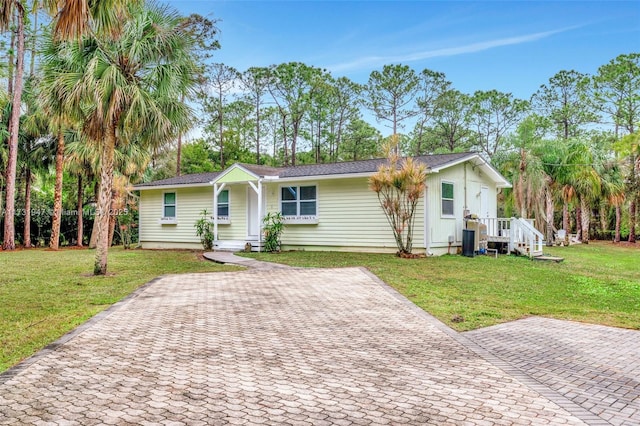 view of front of home with a front lawn