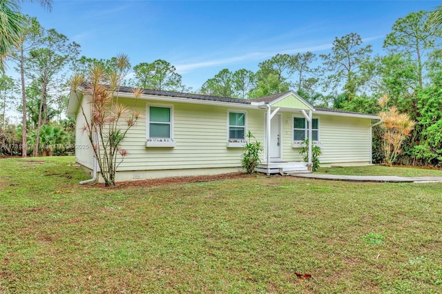 single story home featuring a front lawn