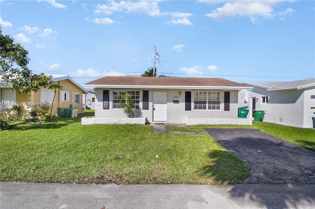 single story home with a front yard