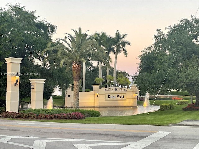 community sign with a lawn