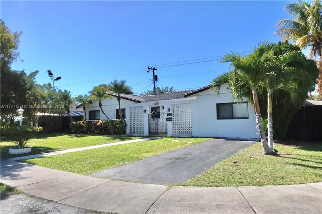 ranch-style home with a front yard