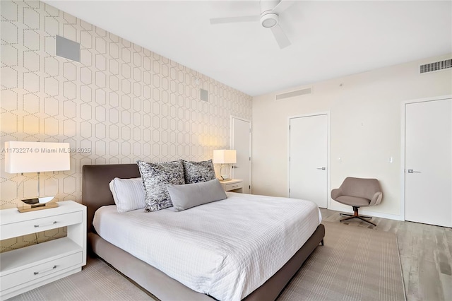 bedroom with ceiling fan