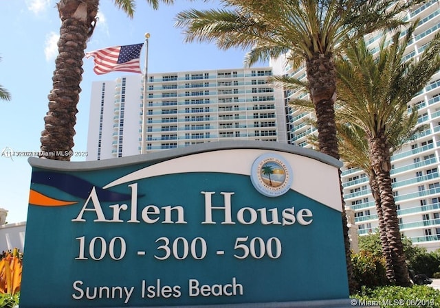 view of community / neighborhood sign