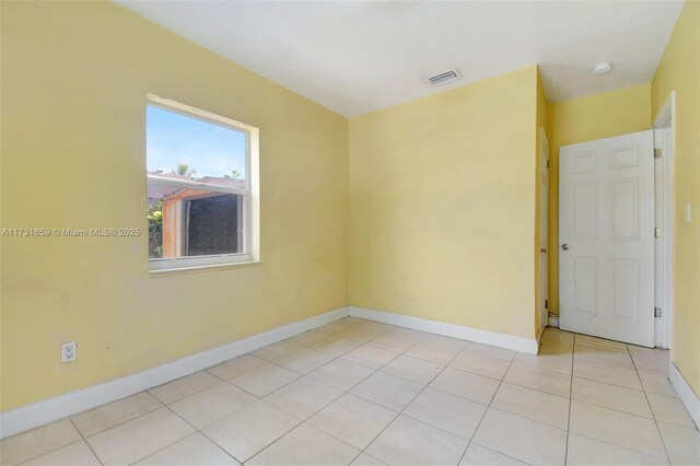 empty room featuring light tile patterned floors