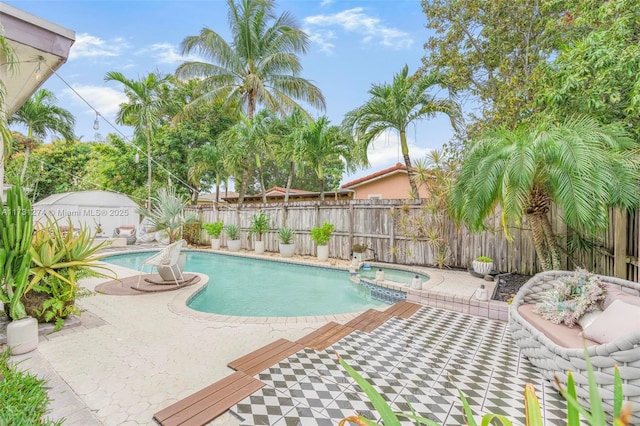 view of swimming pool with an in ground hot tub and a patio area