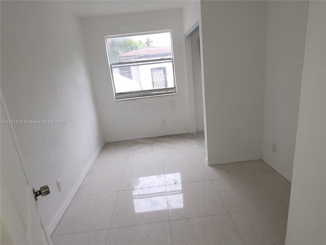 unfurnished room featuring light tile patterned flooring