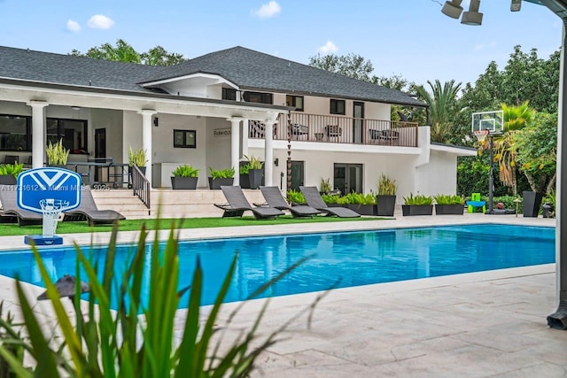 view of swimming pool featuring a patio