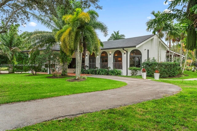 view of front of house featuring a porch and a front lawn