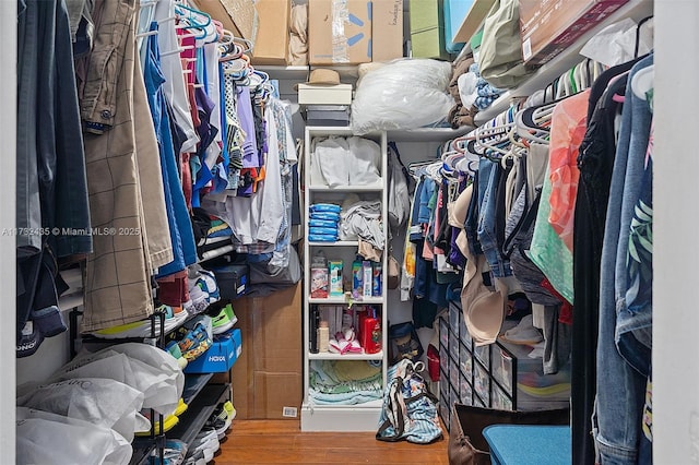 walk in closet with hardwood / wood-style floors