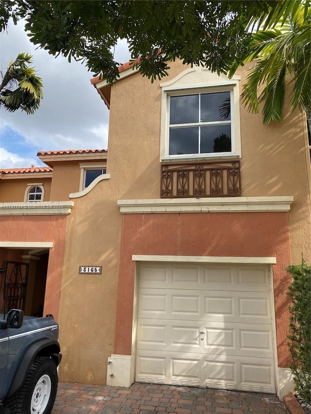 view of front of house featuring a garage