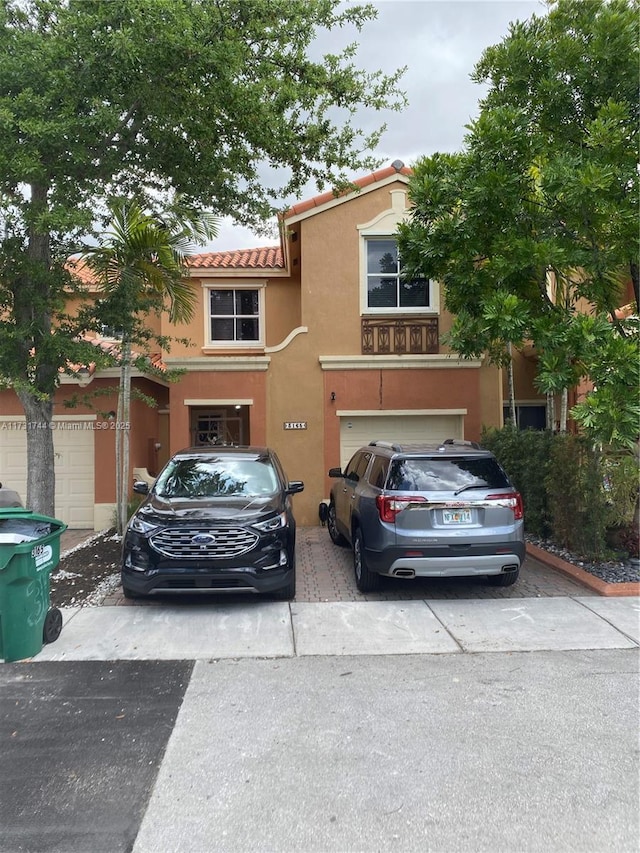 view of front of property featuring a garage