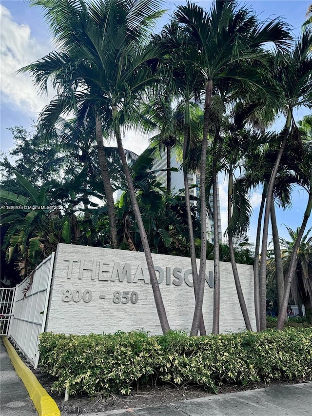 view of community / neighborhood sign