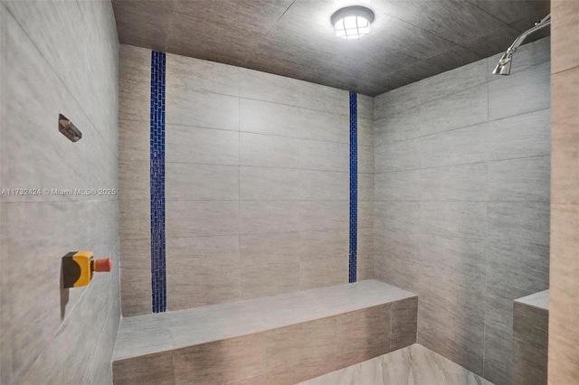 bathroom featuring a tile shower