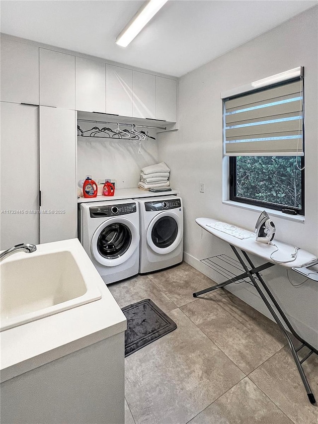 washroom featuring sink and washer and clothes dryer