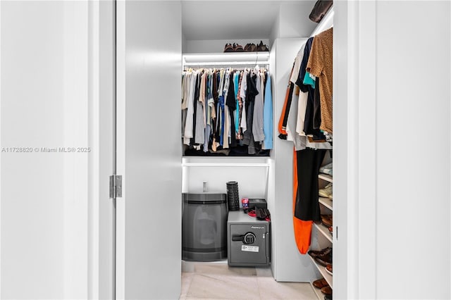 spacious closet featuring light tile patterned floors