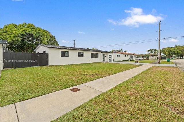 view of front of home featuring a front lawn