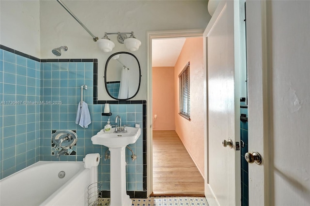 bathroom with shower / bathtub combination