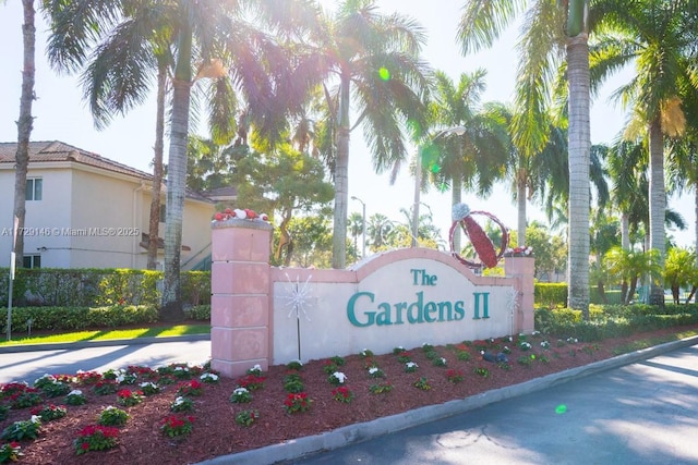 view of community / neighborhood sign