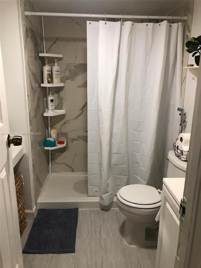 bathroom with vanity, toilet, and a shower with shower curtain