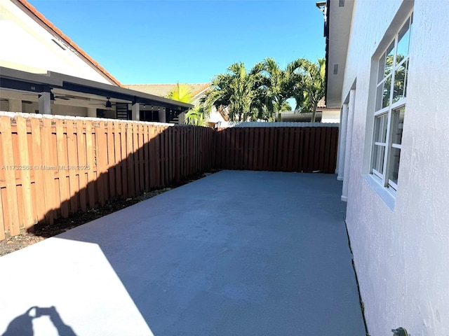 view of yard featuring a patio area