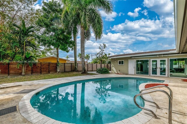 view of yard with a fenced in pool