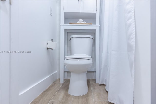 bathroom featuring toilet