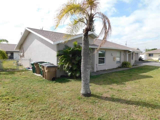 view of side of property featuring a yard