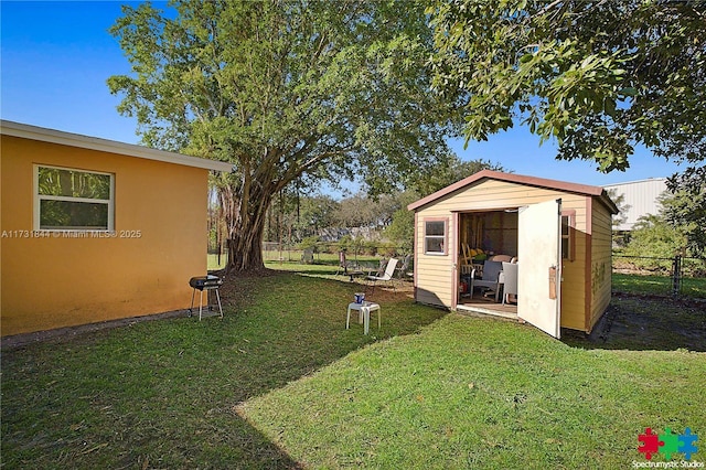 view of yard featuring a shed