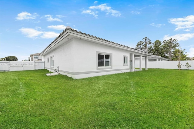 back of house featuring a lawn