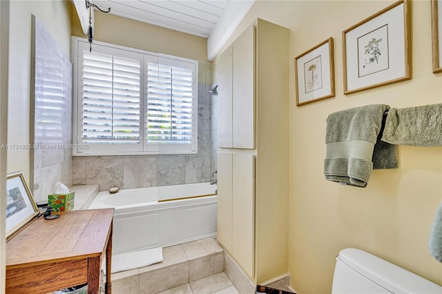 bathroom with tiled shower / bath combo and toilet