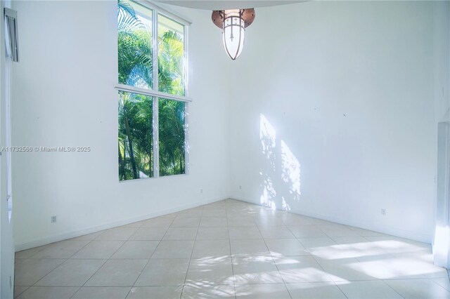 spare room featuring light tile patterned flooring