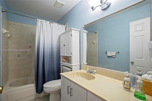 full bathroom featuring shower / tub combo with curtain, vanity, and toilet