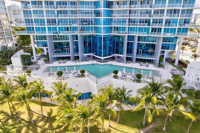 view of swimming pool