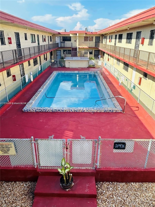 view of swimming pool