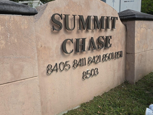 view of community / neighborhood sign