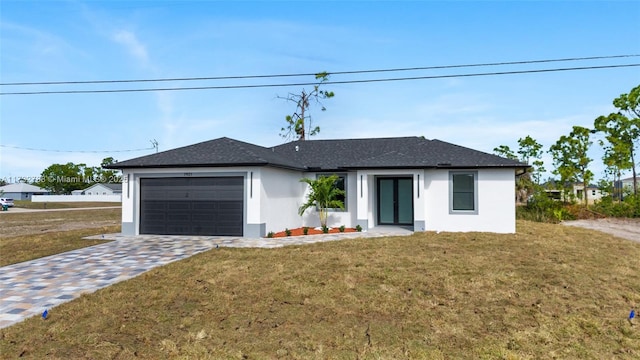 view of front facade featuring a garage and a front yard