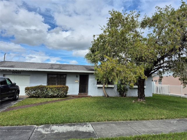 view of front facade with a garage and a front yard