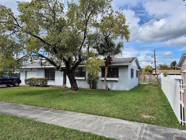 view of front of property with a front yard