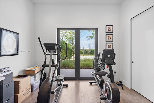 exercise area with light hardwood / wood-style floors