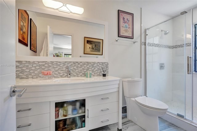 bathroom with an enclosed shower, toilet, vanity, and decorative backsplash