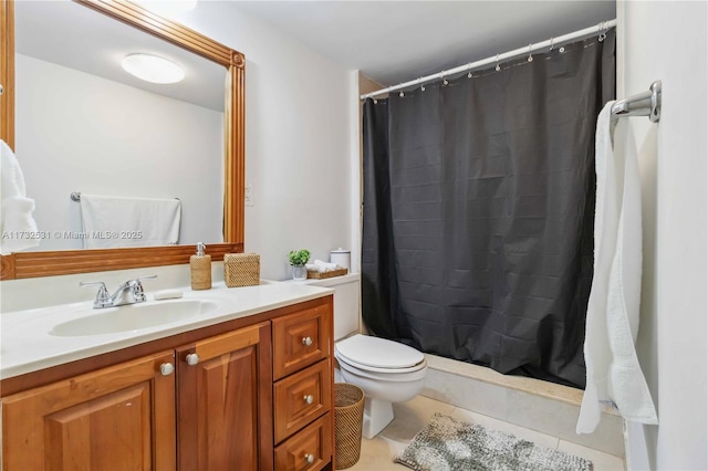 bathroom featuring a shower with curtain, vanity, and toilet