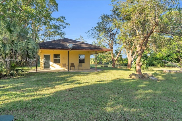 view of yard with a patio